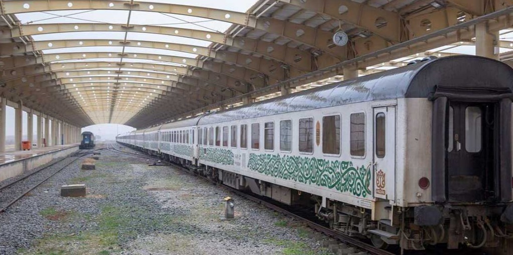 ایستگاه راه‌آهن بادرود