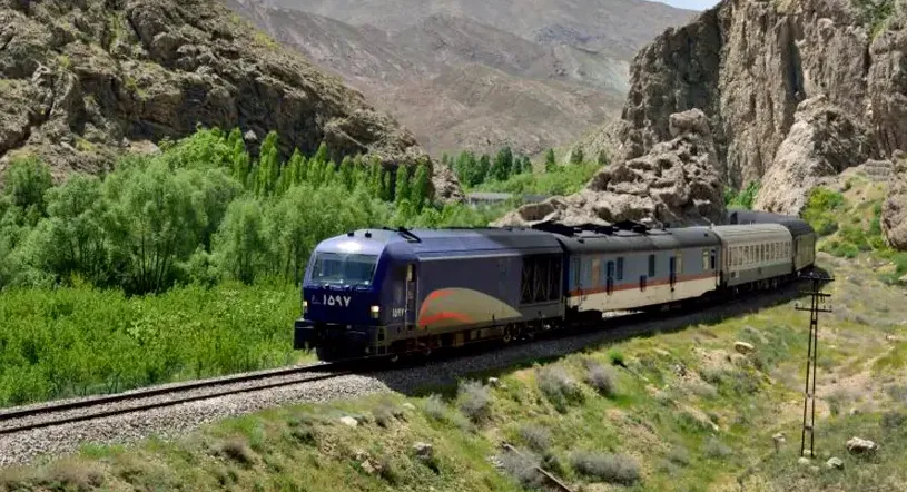 ایستگاه راه‌آهن رباط ماهی