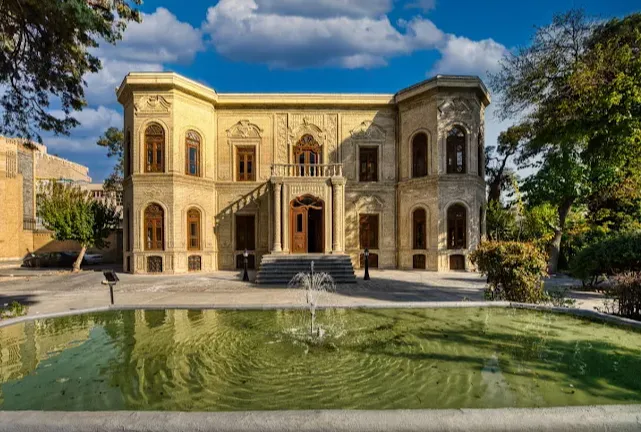 موزه آبگینه و سفالینه