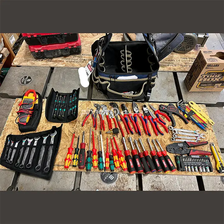 رنگ و ابزار خوشنام